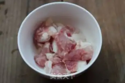 Make ♪ Scramble the pork ♪ step 0