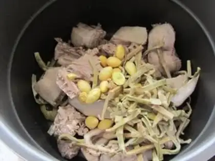 Make Pie fruit duck soup step 4