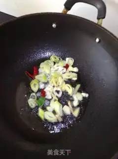 Make Curry popping clams step 4
