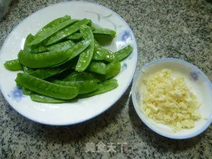 Make Garlic Dutch beans step 0