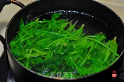 Make Garlic spinach step 1