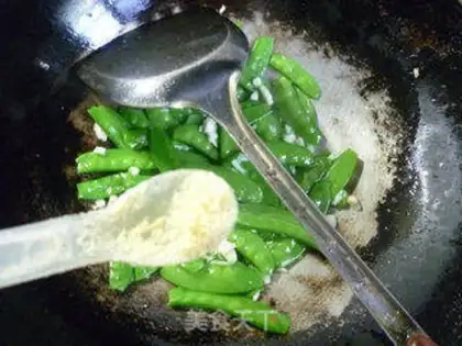 Make Garlic Dutch beans step 5