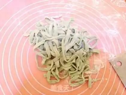 Make Emerald spinach noodles step 14