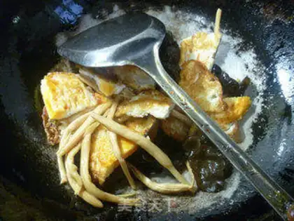 Make Scrambles, black-mucked eggs step 3