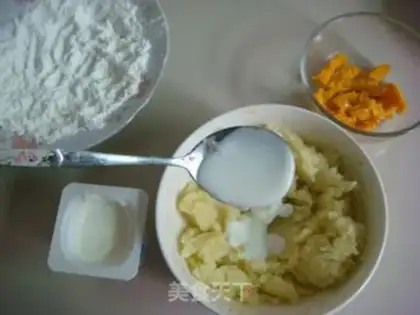 Make Salted egg, sweet potato ball step 1