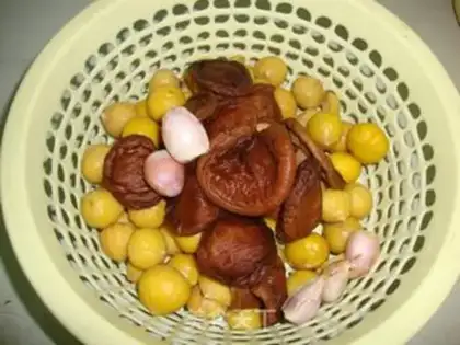 Make Chestnut chicken step 1