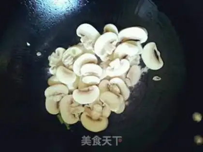 Make Spaghetti mushroom sauce step 5