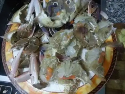Make Ginger onions and crabs step 0