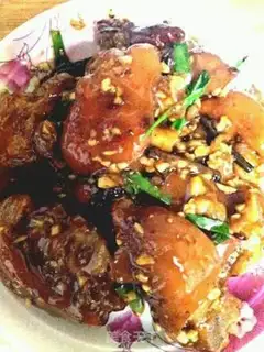 Make Garlic red burning pigs
