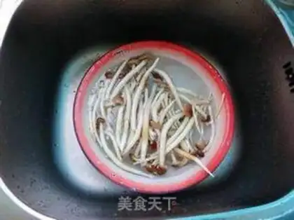 Make The hand tore up the tea and mushrooms step 0