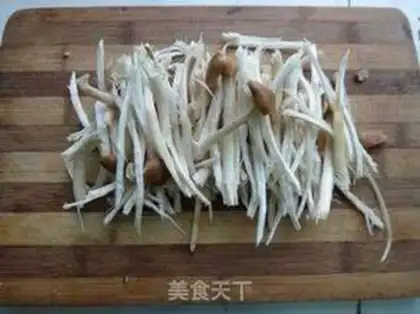 Make The hand tore up the tea and mushrooms step 1