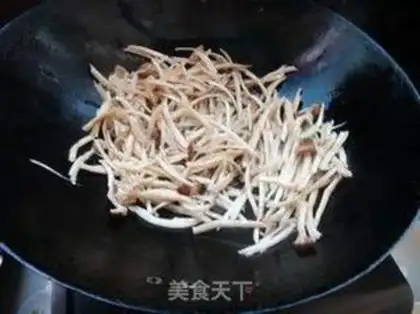 Make The hand tore up the tea and mushrooms step 4