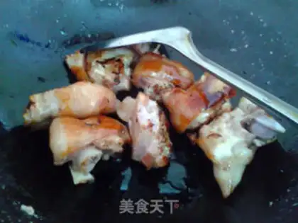 Make Red burning pig hands step 1