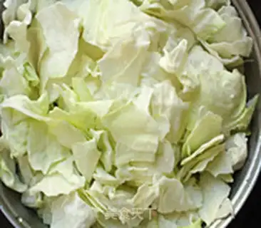 Make Pelicans tore cabbage step 1