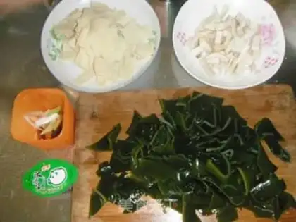 Make Bean-skin seaweed soup step 0