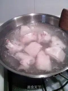 Make Red burning pig hands step 0