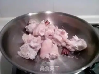 Make Red burning pig hands step 3