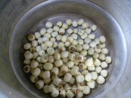Make Quail of Lotus soup step 3