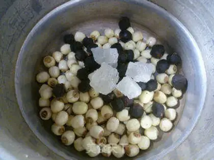 Make Quail of Lotus soup step 4