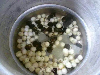Make Quail of Lotus soup step 5