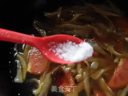 Make Old Zhongqing has three hot meals step 7