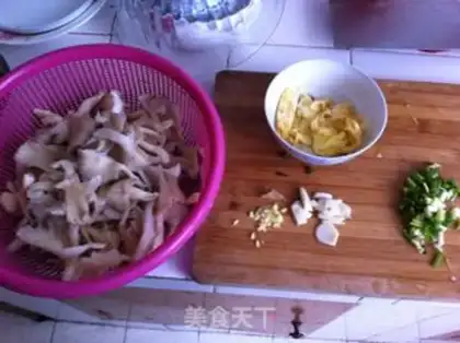 Make Pumpkin fried eggs step 0