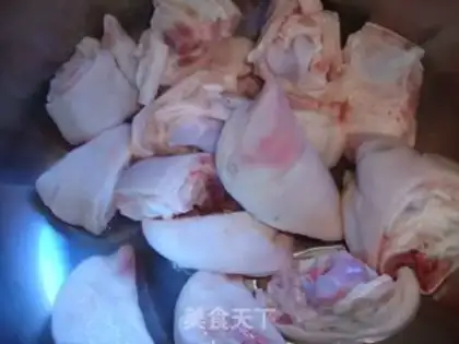 Make Liang Piggy Hand soup step 0