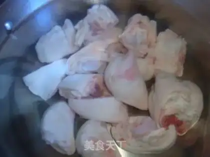 Make Liang Piggy Hand soup step 1