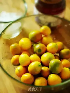 Make Vanilla gold and orange sauce step 0