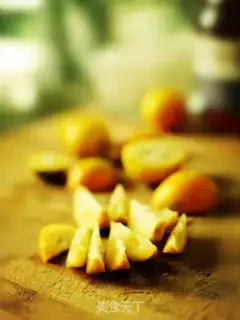 Make Vanilla gold and orange sauce step 1