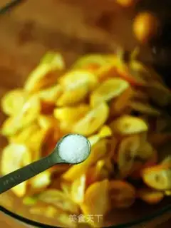 Make Vanilla gold and orange sauce step 2