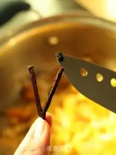 Make Vanilla gold and orange sauce step 3