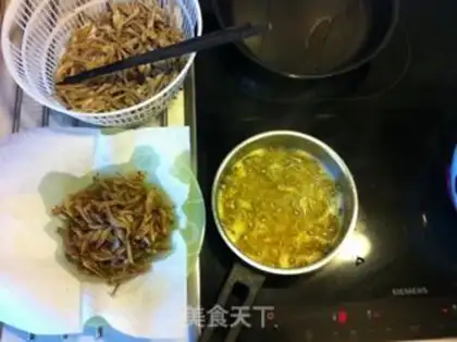 Make Spicy little salty fish step 2