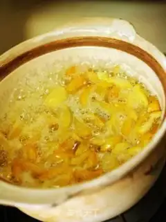 Make Vanilla gold and orange sauce step 4