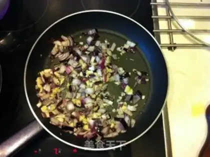 Make Spicy little salty fish step 3