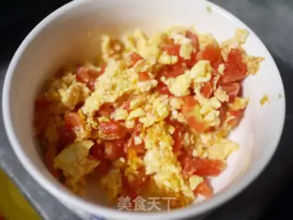 Make Weenie tomato egg fried rice step 3