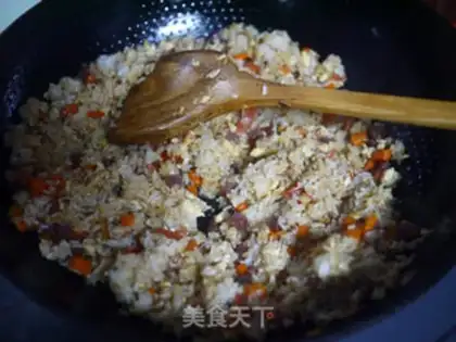 Make Weenie tomato egg fried rice step 5