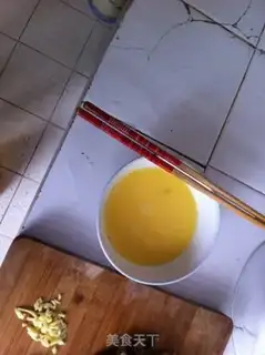 Make Pyramids for eggs step 1