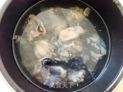 Make Chicken radish soup step 1