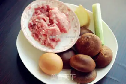 Make Japanese photos burning mushroom meat box step 0