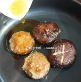 Make Japanese photos burning mushroom meat box step 8