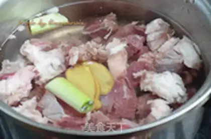 Make Chestnut roasted lamb step 1