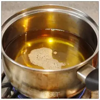 Make Homemade pepper oil step 4