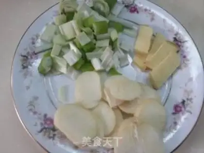 Make Shrimp noodles with sauerkraut head step 6