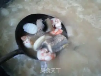 Make Shrimp noodles with sauerkraut head step 13