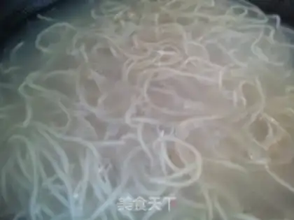 Make Shrimp noodles with sauerkraut head step 15