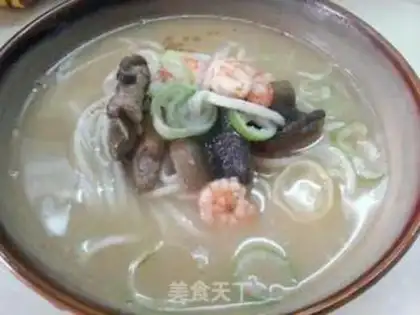 Make Shrimp noodles with sauerkraut head step 18