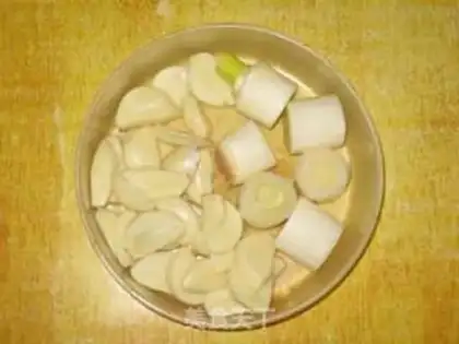 Make Garlic chili and chowder step 1