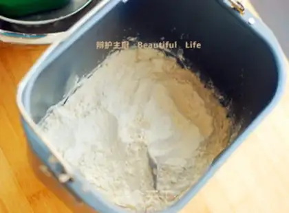 Make Sweet tuna corn pizza step 1