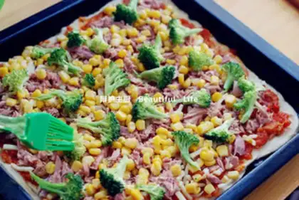 Make Sweet tuna corn pizza step 9